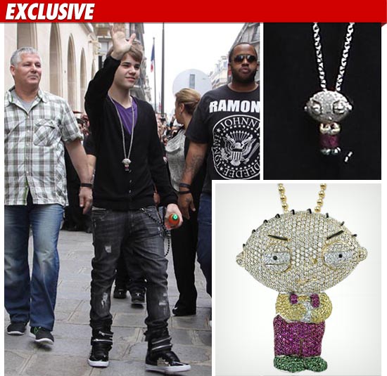TRUE BIEBER TEAM: Justin pagó mas de 25,000 $ por un collar de 'Padre