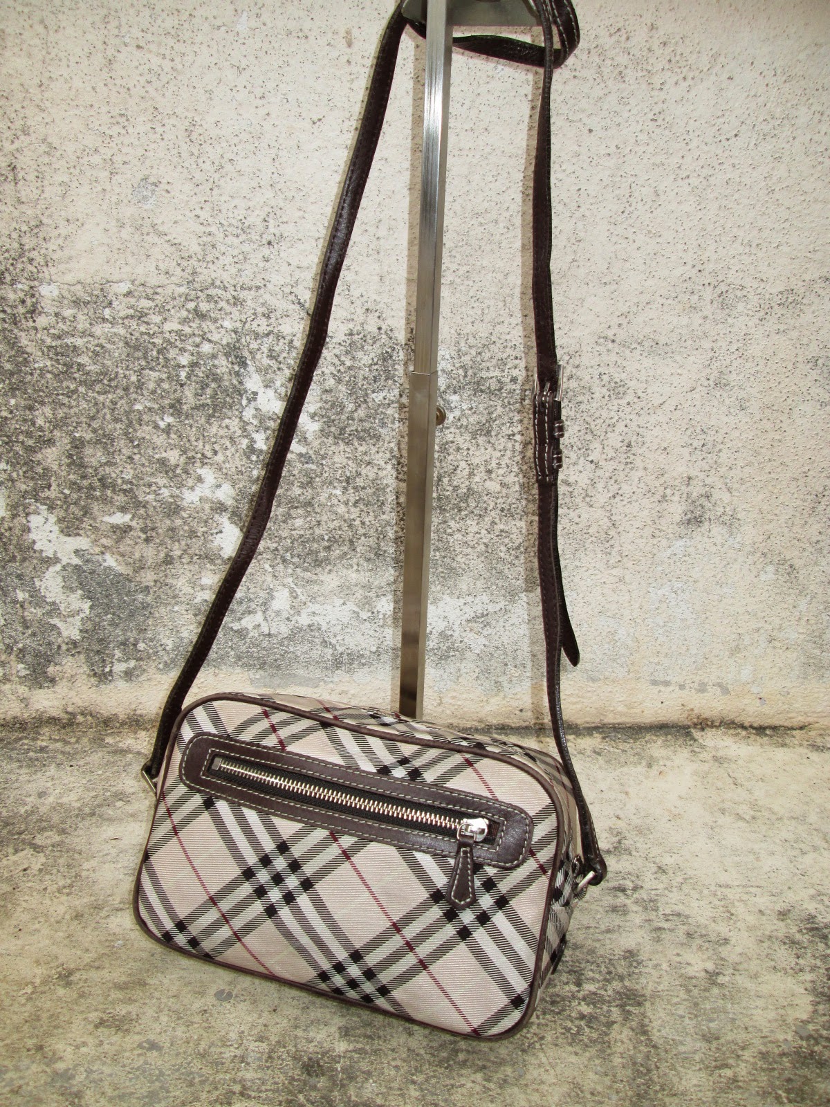 d0rayakEEbaG Authentic Burberry BLUE LABEL Crossbody/Slingbag(SOLD)