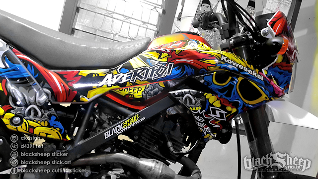 Kawasaki Dtracker 150 new zombie cutting sticker