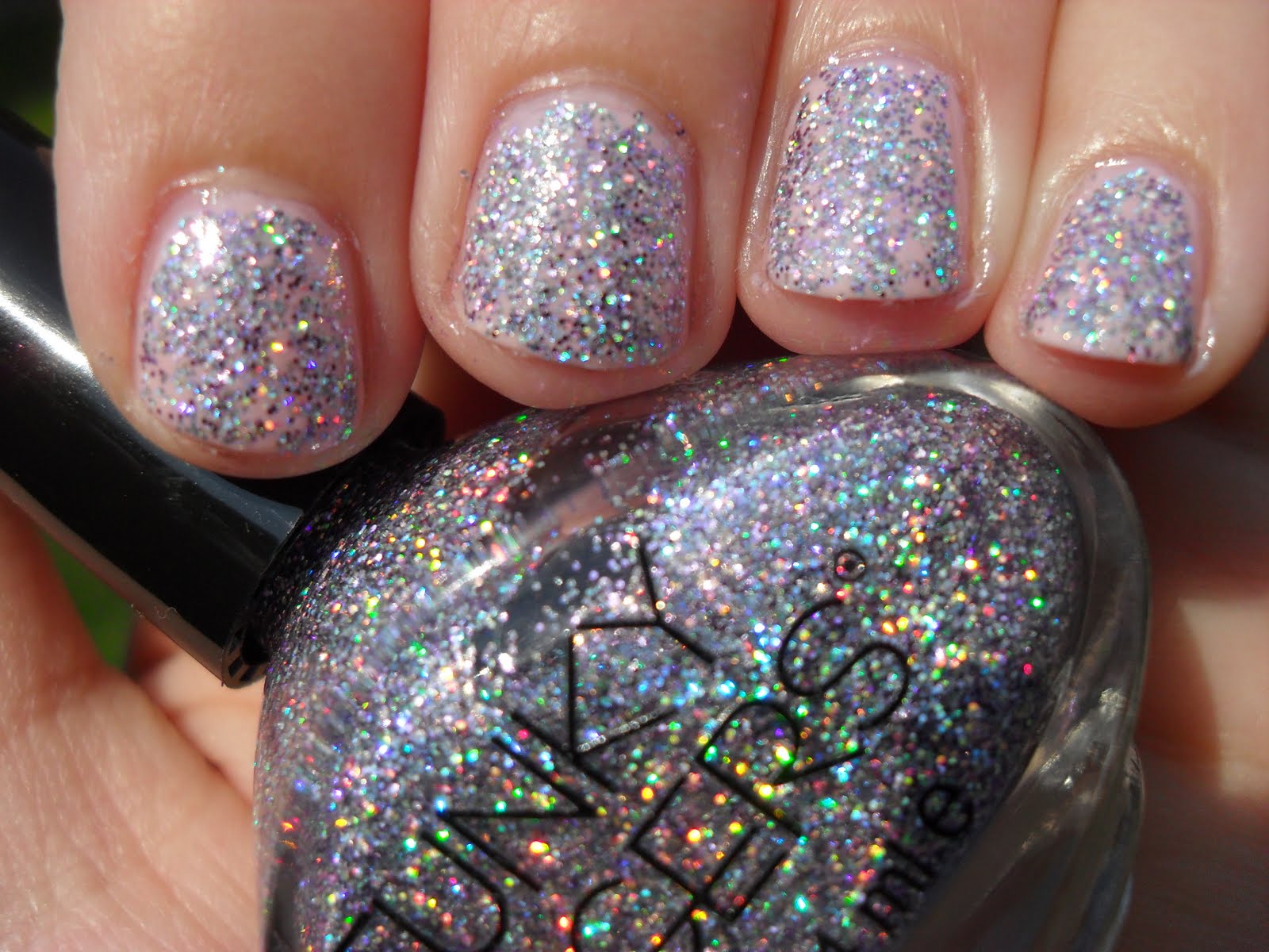 Polished Claws Up!: Funky Fingers - Sand & Stilettos