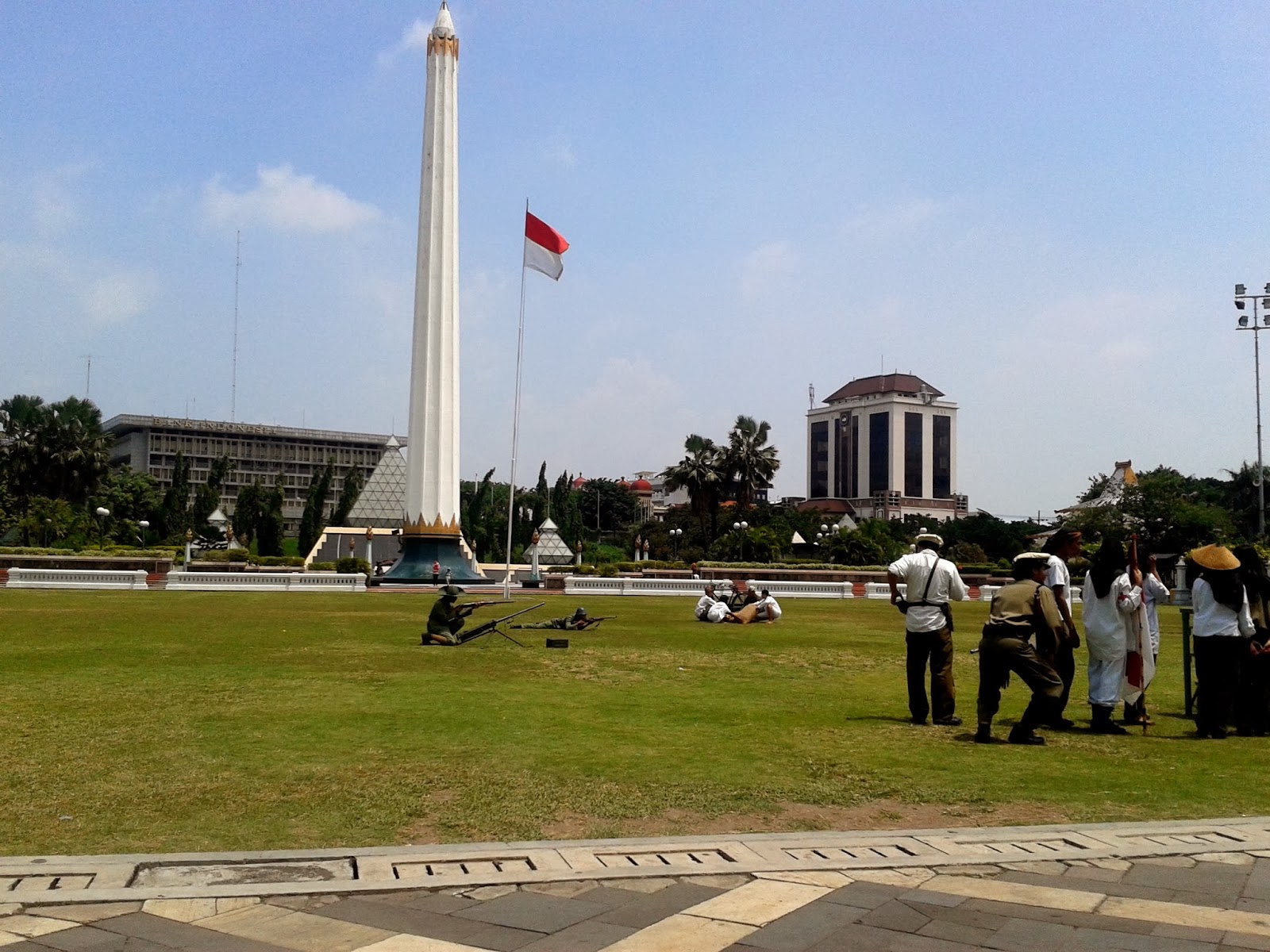 Minggu Pagi Tugu Pahlawan Surabaya Haya Zone Gambar Mewarnai