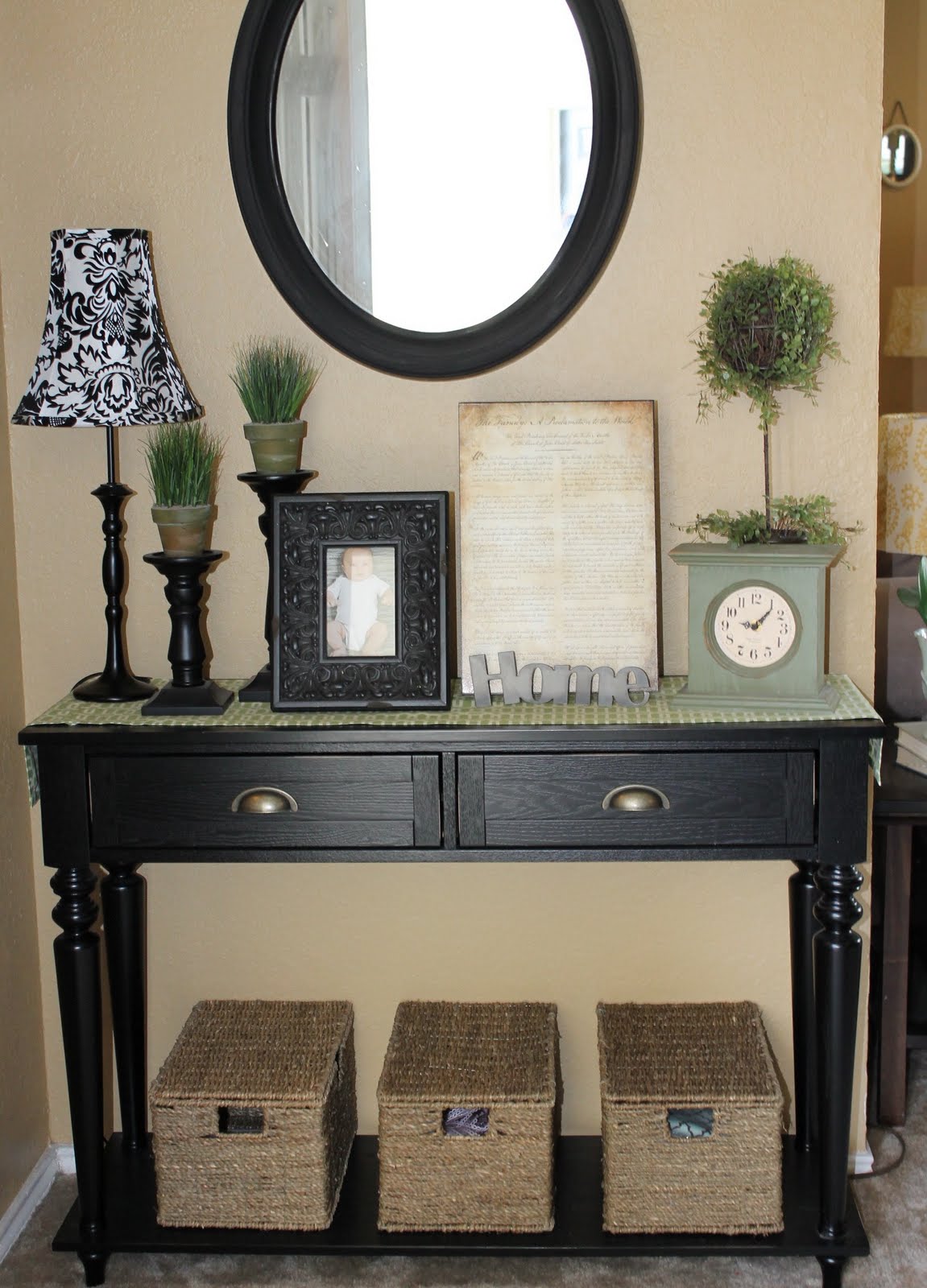 Entry Table Decor: A Touch Of Elegance
