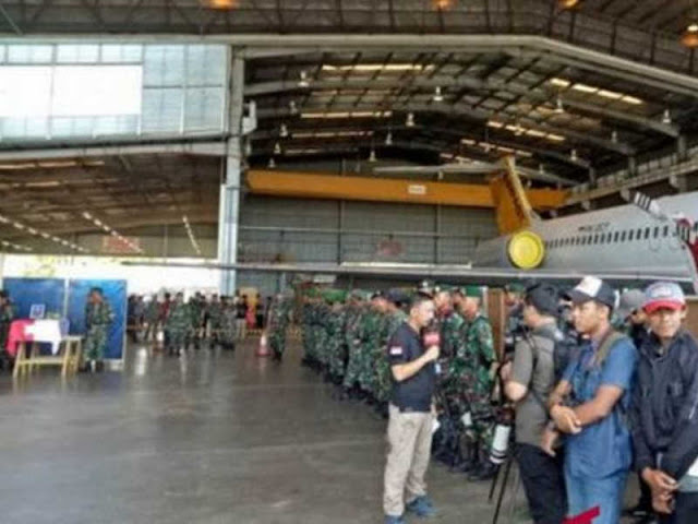 TNI-Polri Evakuasi 15 Jenazah dari Yigi ke Wamena Secara Estafet TNI-Polri Evakuasi 15 Jenazah dari Yigi ke Wamena Secara Estafet