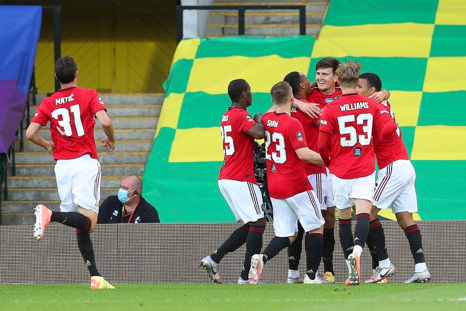 Con Sergio Romero en el arco, Manchester United ganó sobre la hora y está en las semifinales de la FA Cup Con Sergio Romero en el arco, Manchester United ganó sobre la hora y está en las semifinales de la FA Cup