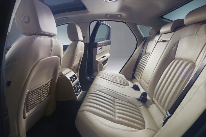Image 6: 2016 Jaguar XF