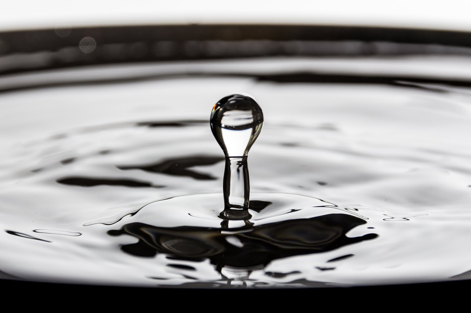 Resultado de imagen de ver caer gota en recipiente