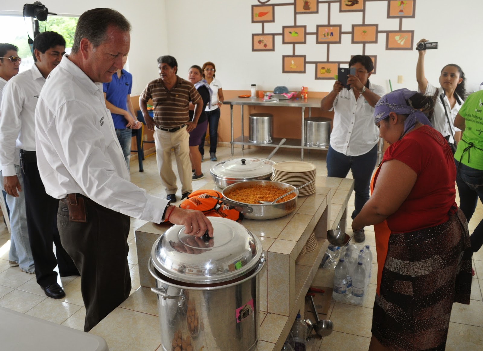 VaXtuxpan. Periodismo Virtual.: ABRIRÁN MÁS COMEDORES COMUNITARIOS