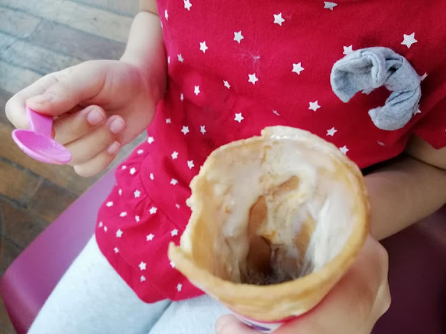 LEPAK MAKAN AISKRIM BASKIN ROBBINS, FLAVOR APA FAVORITE KORAG? LEPAK MAKAN AISKRIM BASKIN ROBBINS, FLAVOR APA FAVORITE KORAG?