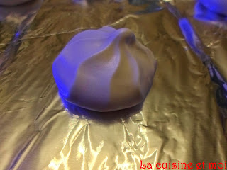 http://la-cuisine-et-moi.blogspot.fr/2013/12/mes-premieres-meringues.html