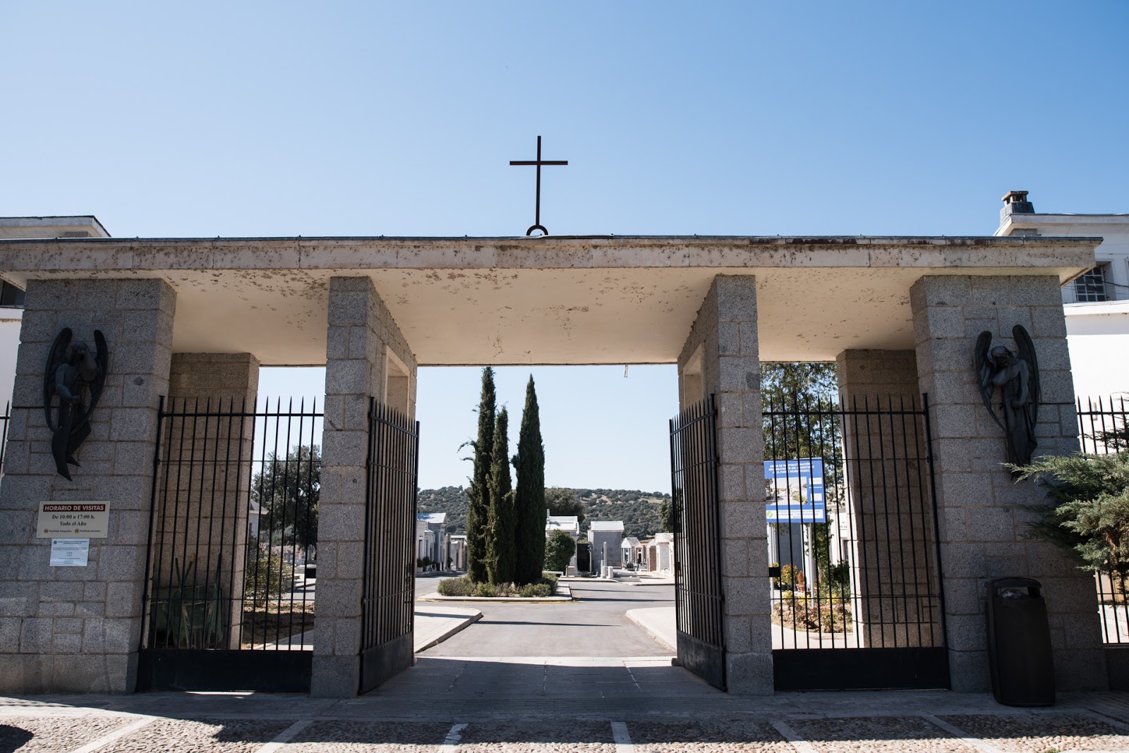 El Ministerio de Hacienda, ha adjudicado por 17.424 euros al mes el servicio de seguridad del panteón y el cementerio de Mingorrubio