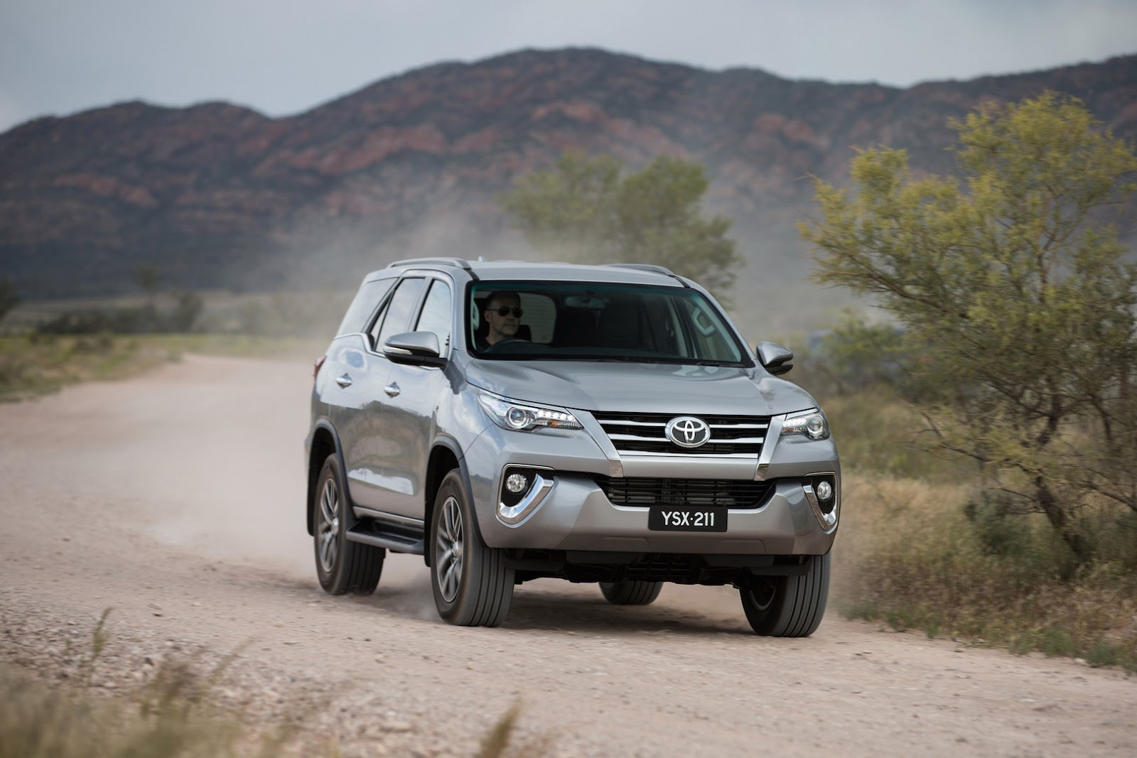 New Fortuner Hd Wallpaper Download