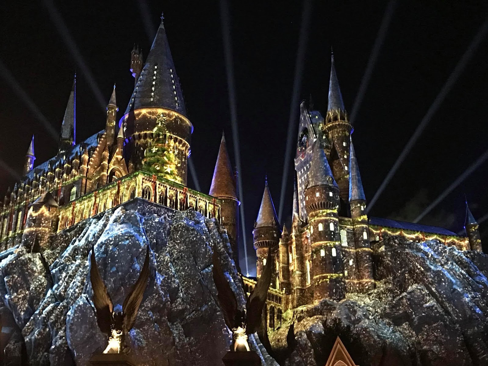 Hogwarts legacy (хогвартс наследие). Гарри поттер в большом зале хогвартса. Карта сокровищ хогвартс легаси. Свечи гарри поттер хогвартс. Музей гарри поттера хогвартс.