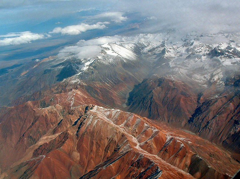 The Andes mountain range shows its beauty in the Patagonian provinces 