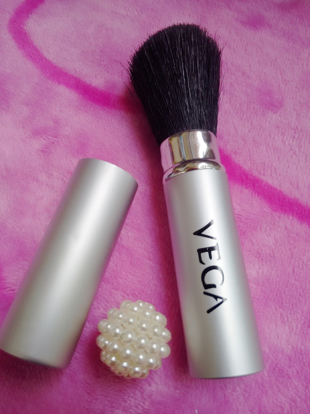 Review Vega Retractable Blush Brush Bling Sparkle