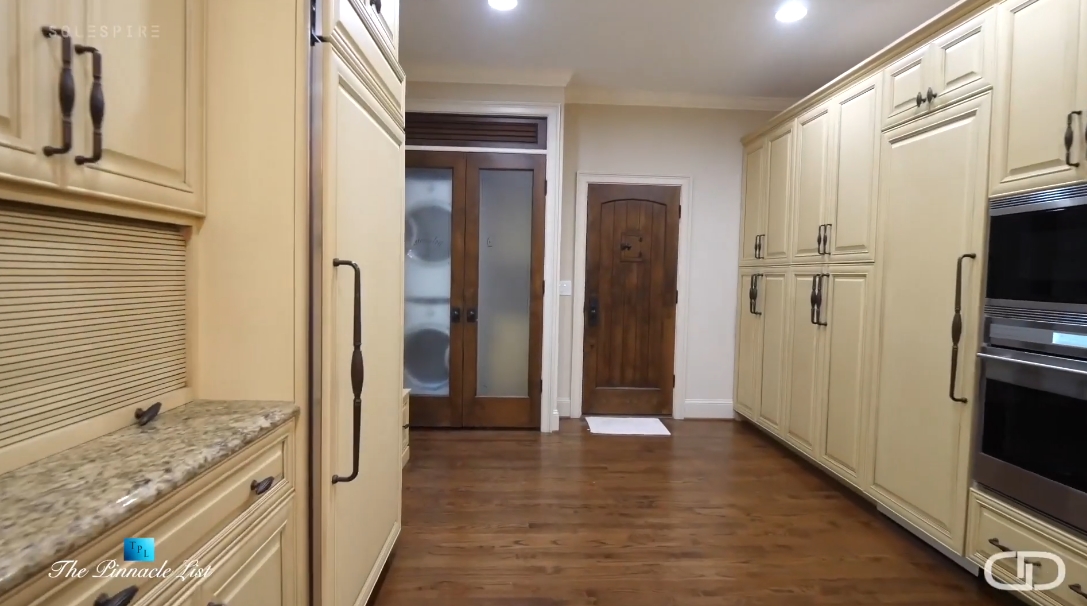 37 Interior Design Photos vs. 6000 Winterthur Ridge, Atlanta Luxury Home Tour