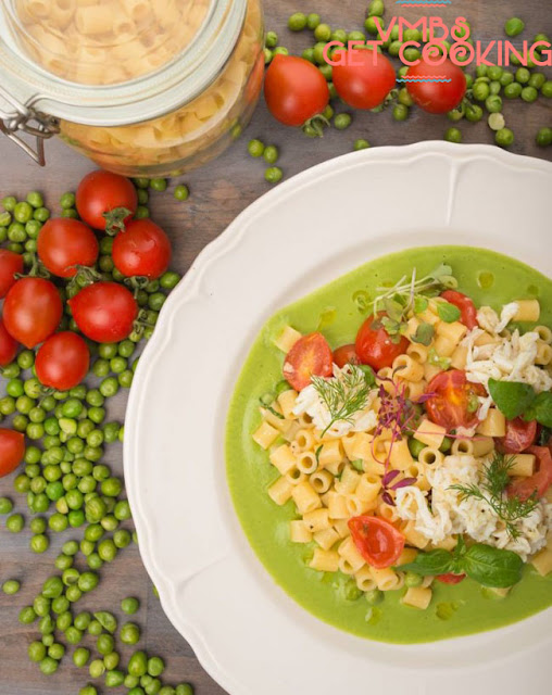 Ditalini with green peas