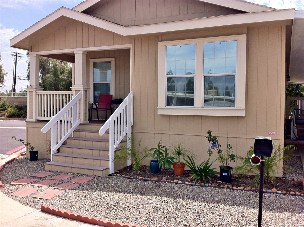 All About Ramona CA Beautiful newer private end unit mobile home for