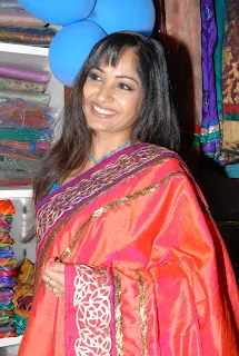 Madhavi latha Saree Pics [telugucinemas]