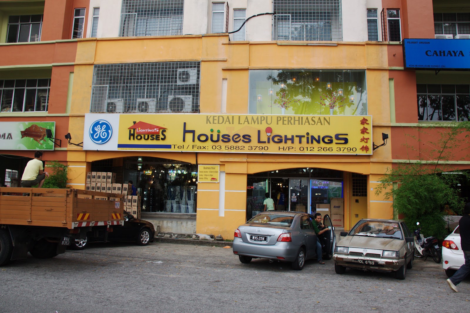 Memoir Seorang HAMBA: House Of Lightings @ Puchong Kedai Lampu Murah