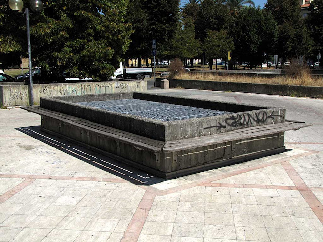 Bench, piazza Attias, Livorno