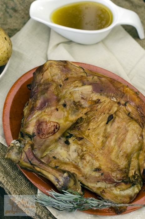 LECHAZO ASADO AL ESTILO CASTELLANO -\