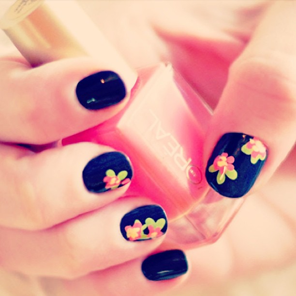 DIY flower nail art
