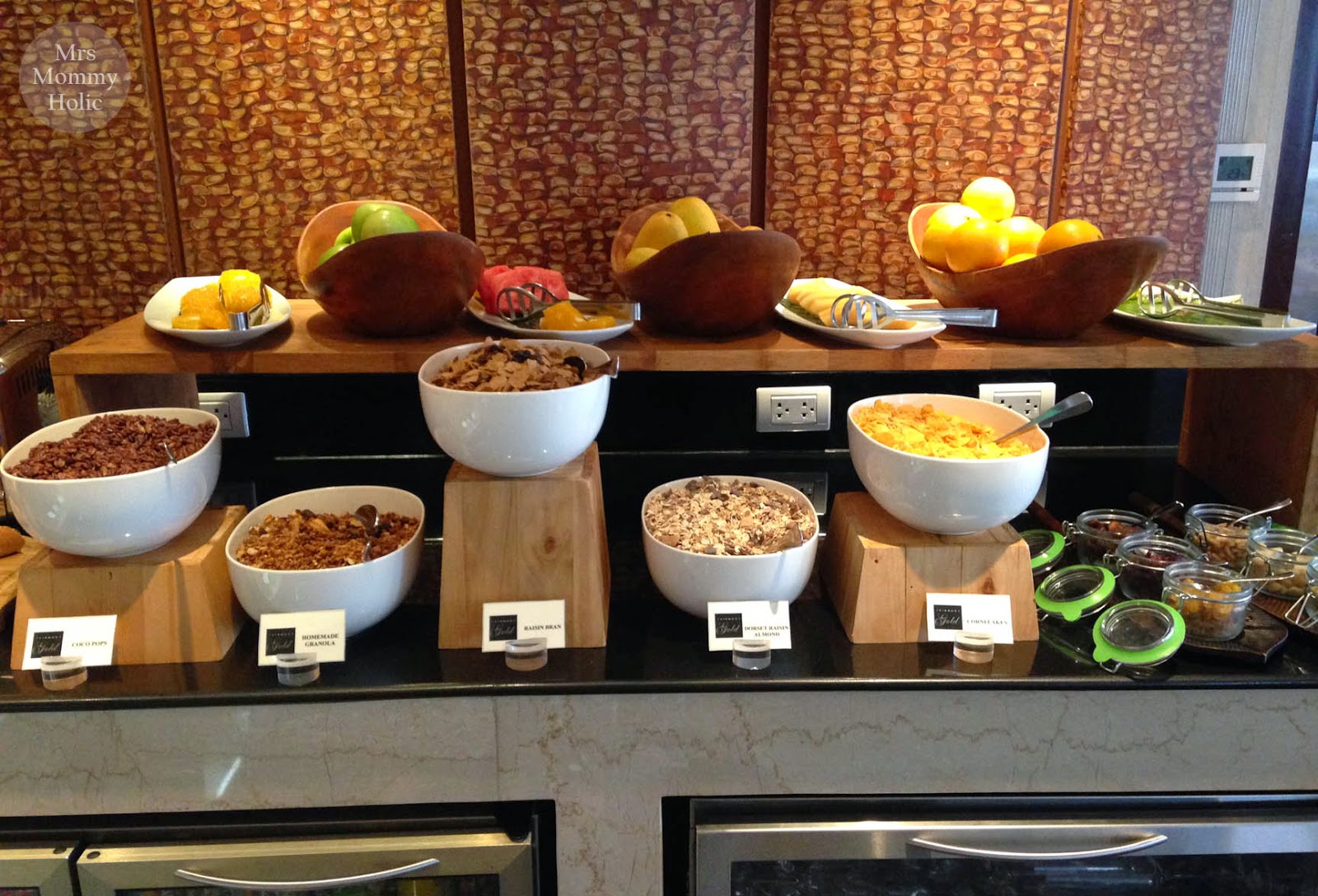 MrsMommyHolic Food Galore at the Fairmont Hotel Gold Lounge