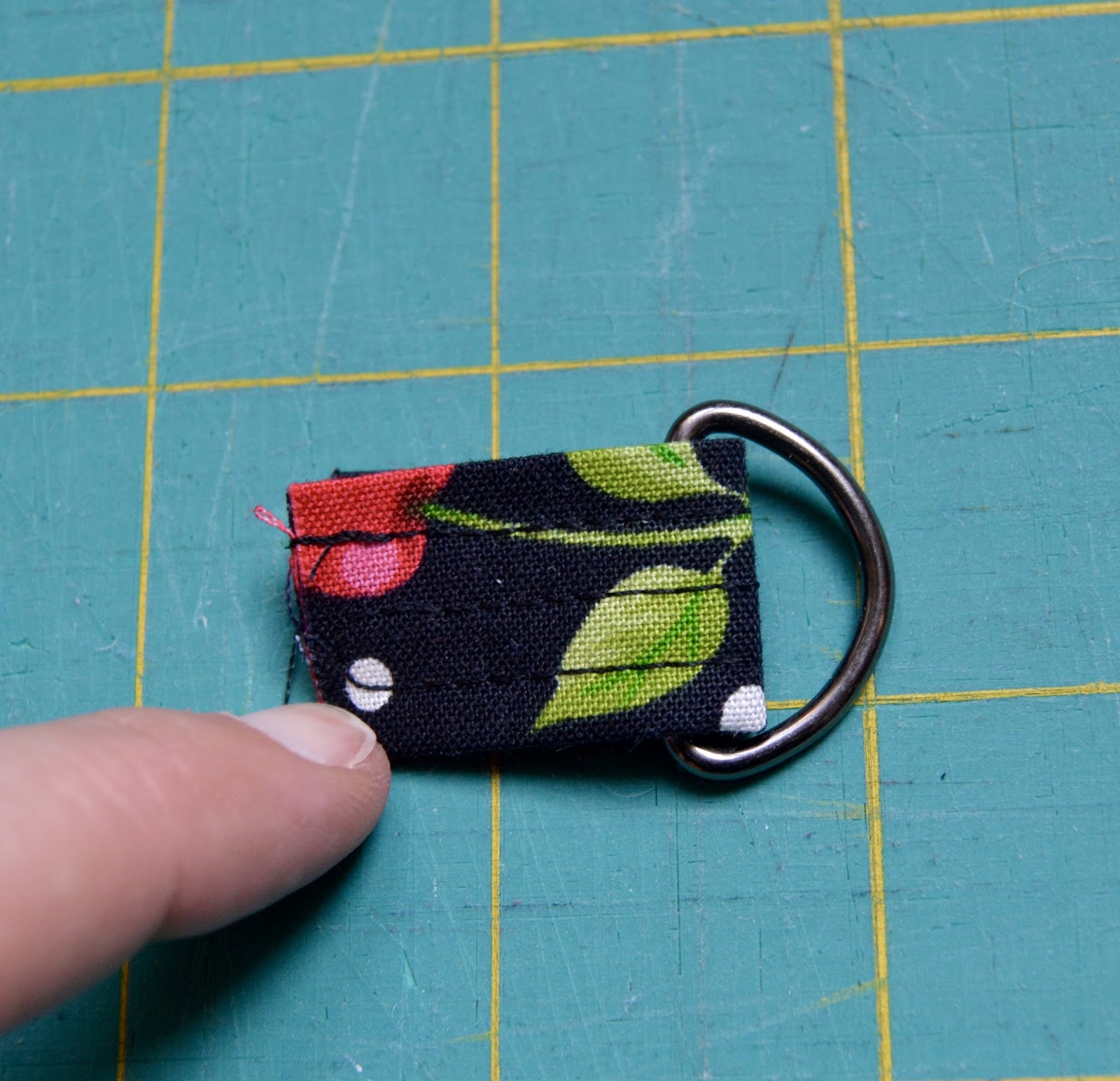 Roonie Ranching Piped Zipper Pouch Sewing Tutorial