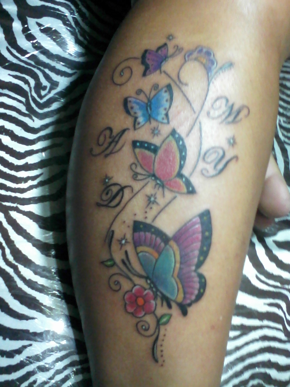Prince Tattoo borboletas na perna tattoo