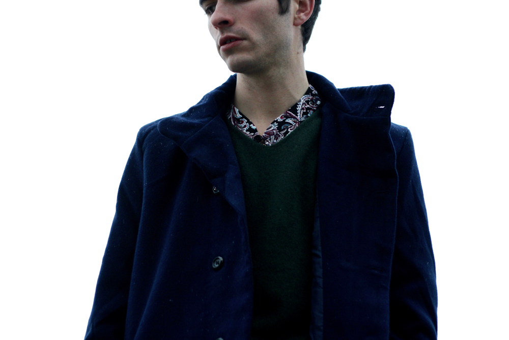BLOG-MODE-HOMME-pull-cachemire-vert-american-vintage-churchs-leyton-chaussures-cuir-grine-cardigan-paysage-hiver-style-preppy-campagne-francais-dandy-jeune - 1 (1)