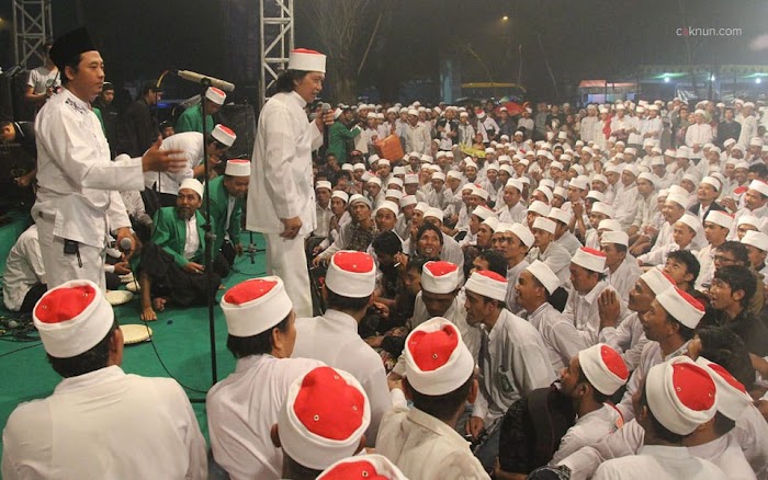 Cak Nun, Maiyahan, dan Semburan 1,5 Trilyun