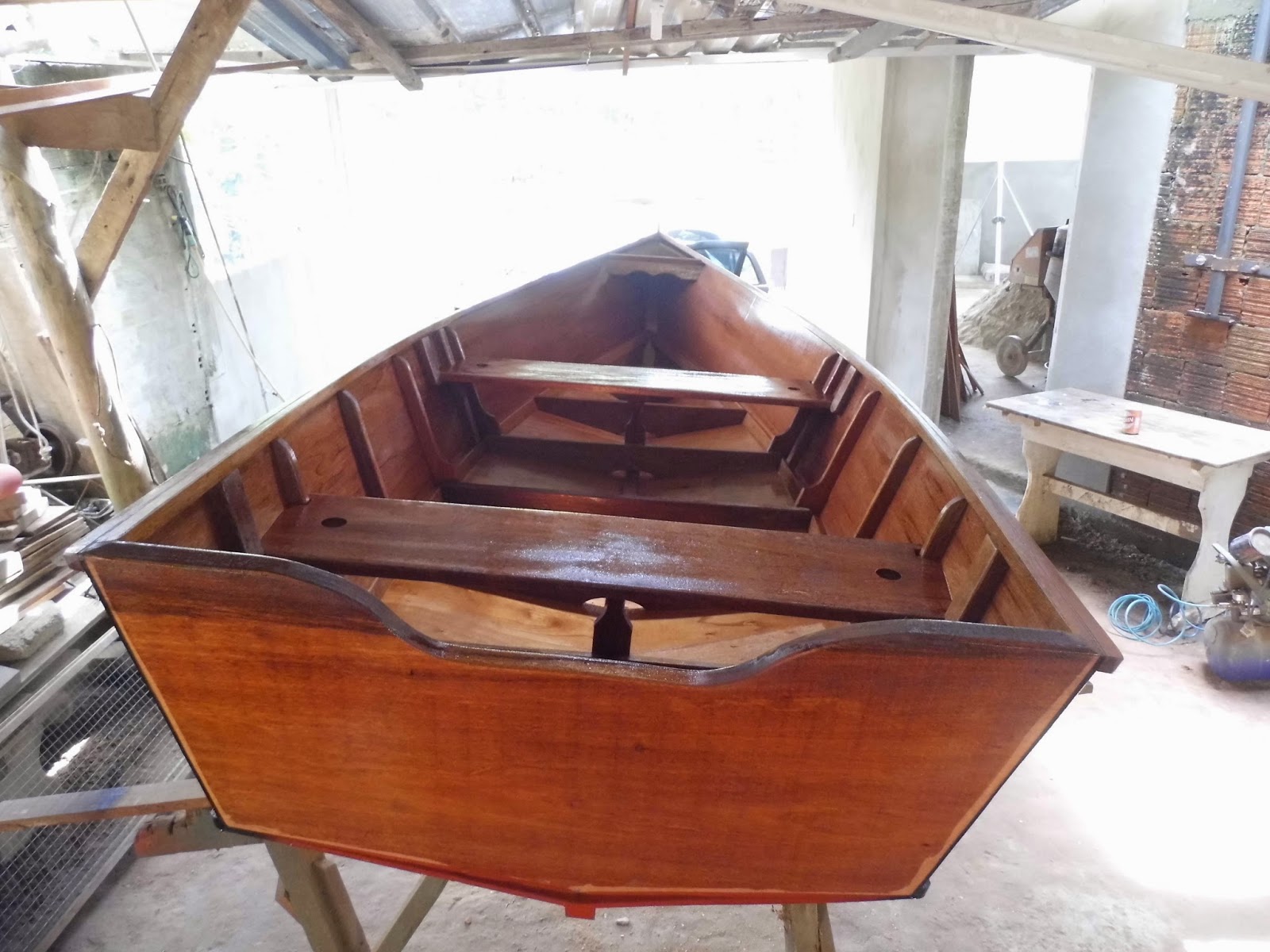 Fabricação Artesanal de Barcos de Madeira