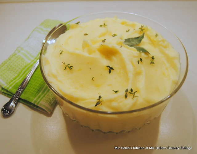 Creamy Herb Mashed Potatoes at Miz Helen's Country Cottage