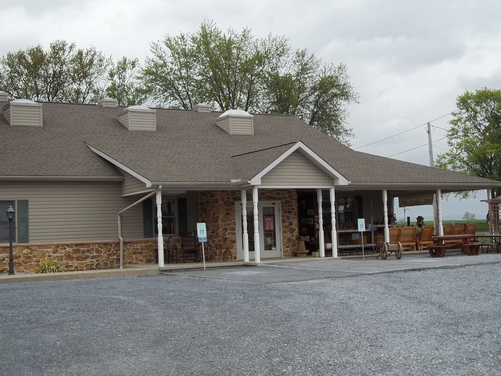 Pure Country Living Amish craft shop in Lebanon county
