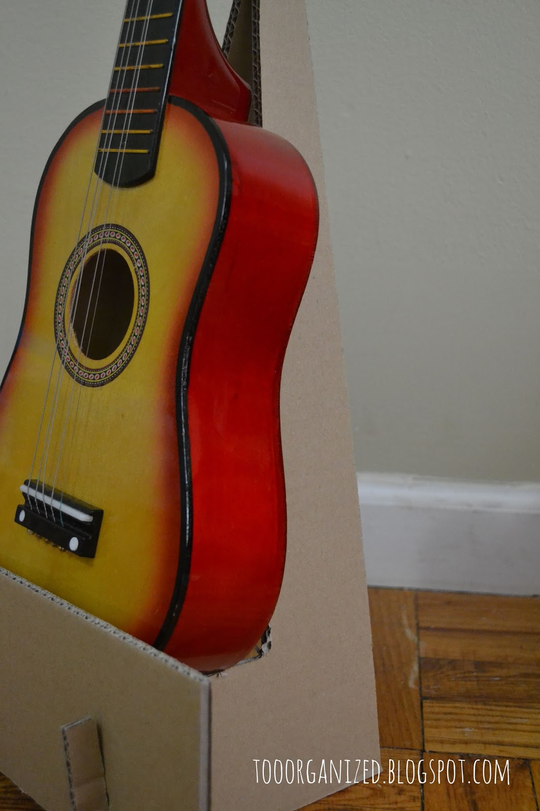 DIY CARDBOARD GUITAR STAND TOO ORGANIZED