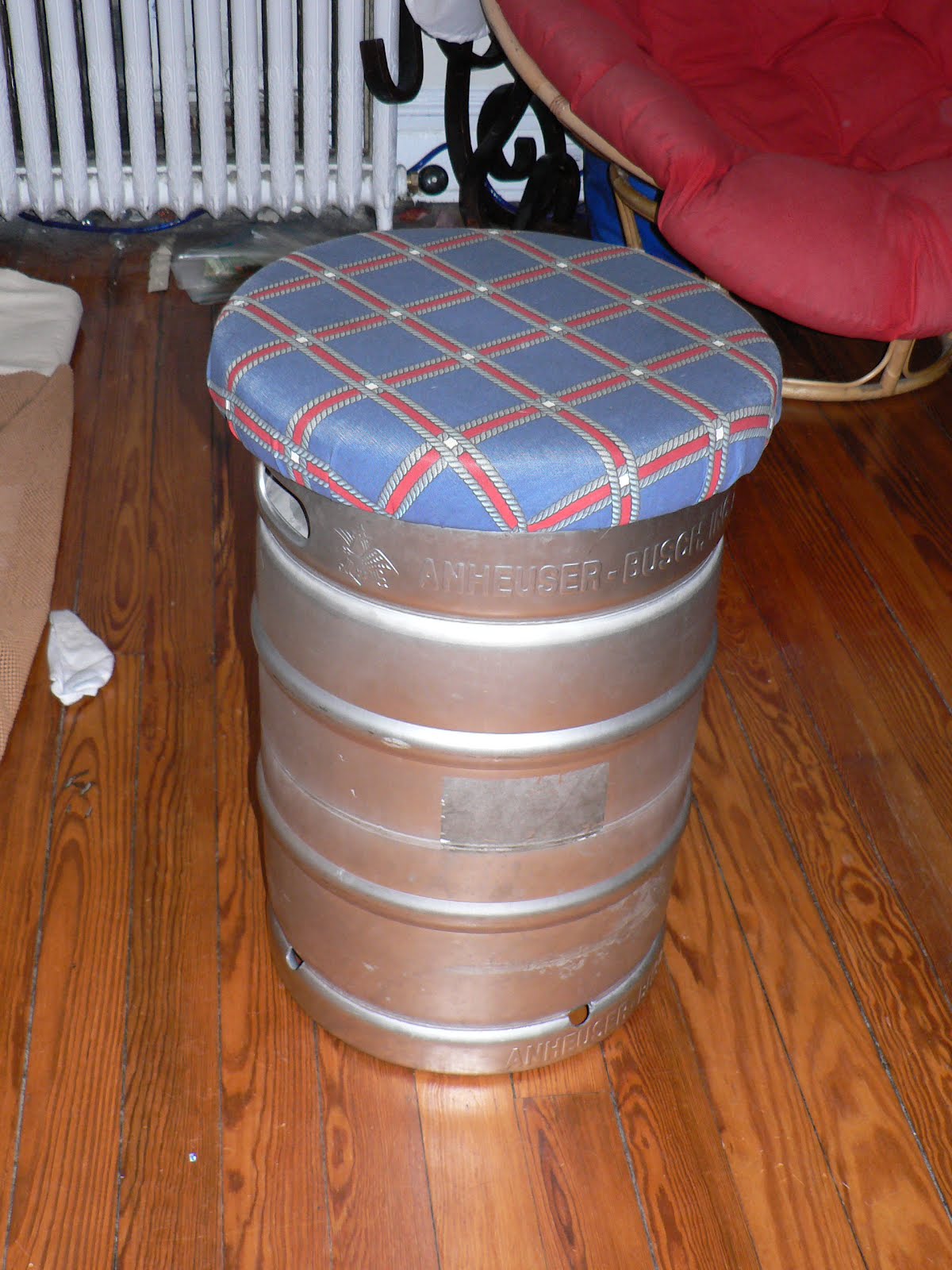 The MANsion Keg Chair & Table