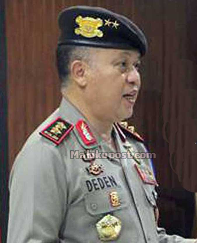 Banyak Kendaraan Di Maluku Tidak Lunasi Tunggakan Pajak Ambon, Malukupost.com - Kapolda Maluku Irjen Pol Deden Juhara mengakui kerugian yang dialami daerah ini setiap tahun bisa berada di atas Rp50 miliar akibat masih banyak kendaraan bermotor yang menunggak pajak. "Ada berbagai faktor yang menjadi penyebab tingginya nilai tunggakan pajak kendaraan bermotor seperti kesadaran pemilik kendaraan hingga minimnya kantor pelayanan sistem administrasi satu atap (Samsat)," kata Kapolda di Ambon, Sabtu (30/9).