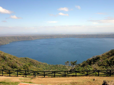 hiking Laguna de Apoyo