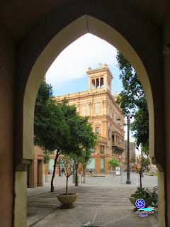 Sevilla - Edificio Coliseo desde el Postigo de Abd-el-Aziz