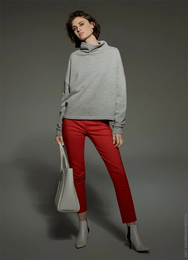 Moda otoño invierno 2018: tendencias de estilo casual elegante y urbano, pantalones rojos y poleron Etiqueta Negra Mujer.