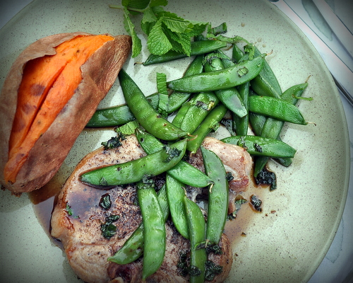 Mint Julep Pork Chops, another Quick Supper ♥ KitchenParade.com, skillet-cooked pork chops with a wonderful bourbon-mint sauce.