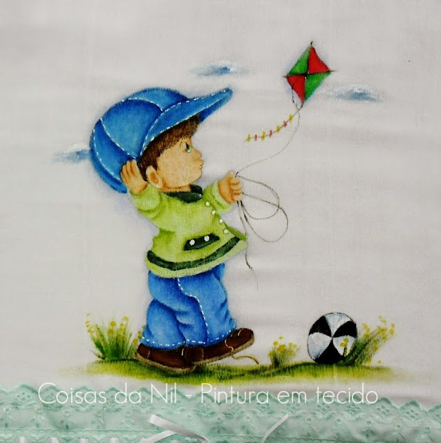 pintura em tecido fralda manta com menino soltando pipa colorida