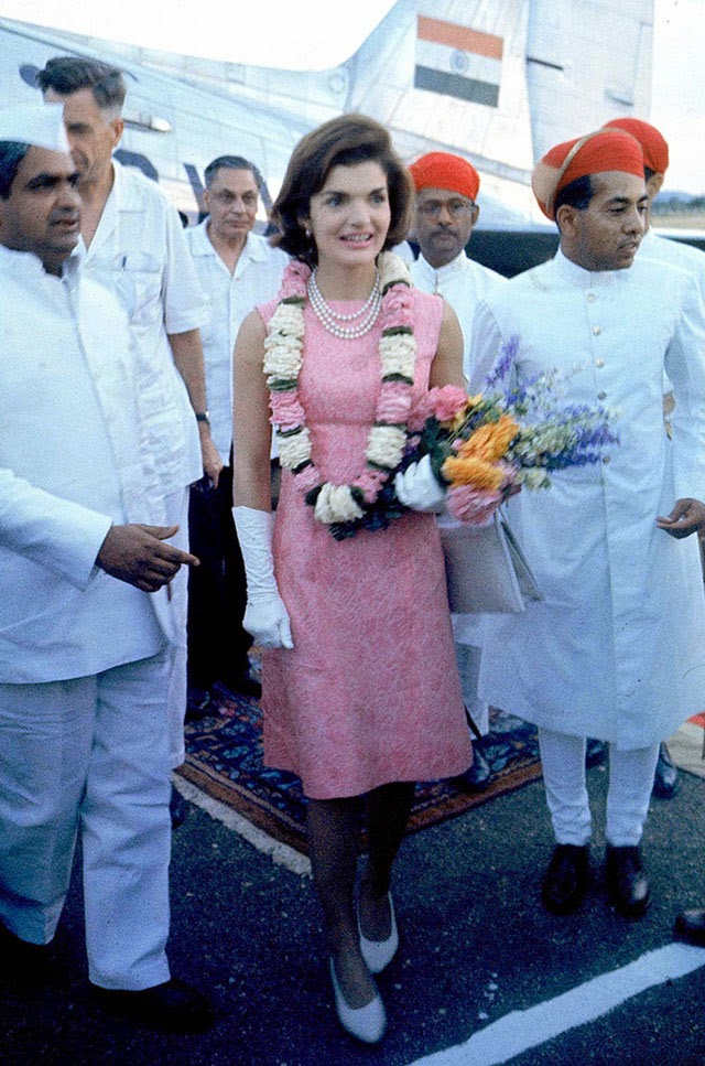 25 Captivating Color Photographs of Jackie Kennedy in India in March ...