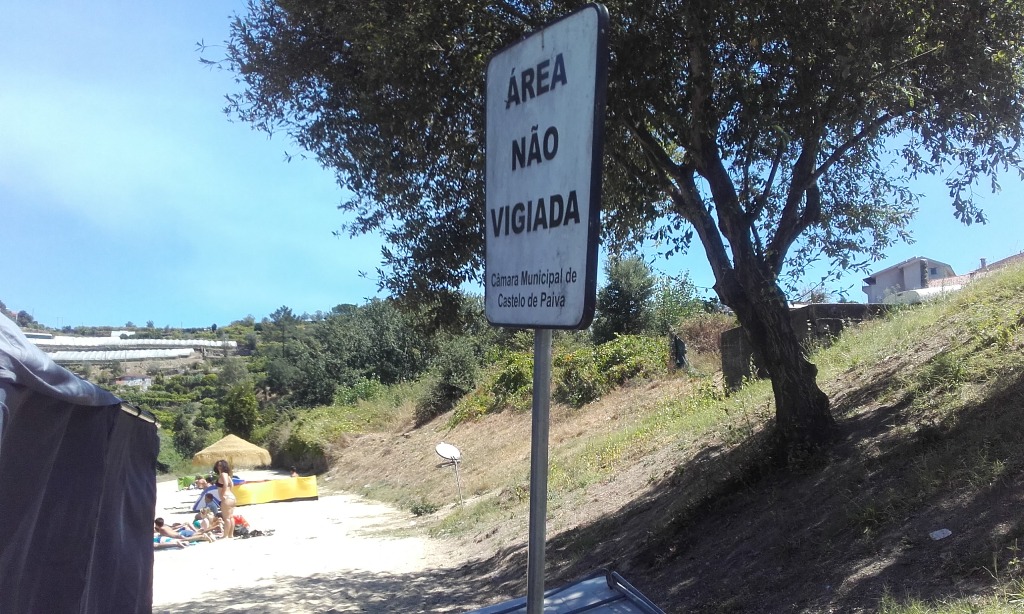 Placa Área não Vigiada Placa Área não Vigiada
