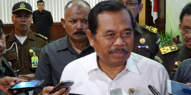 Jaksa Agung Ancam Pecat Jaksa yang Tak Patuhi Instruksi Jokowi Jaksa Agung Ancam Pecat Jaksa yang Tak Patuhi Instruksi Jokowi