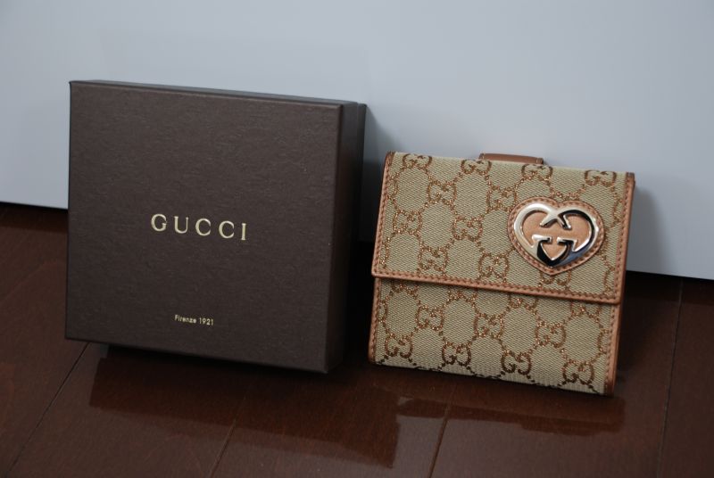 hossui: Gucci flap french wallet