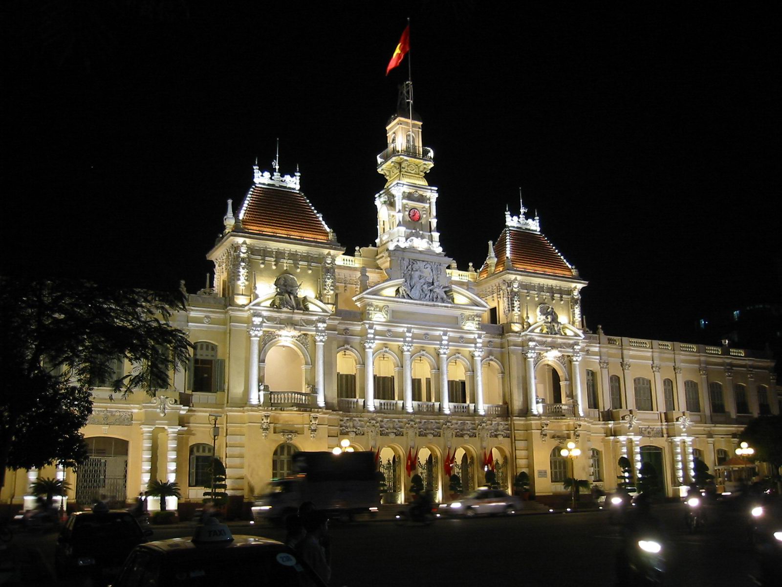 http://4.bp.blogspot.com/-Bf7QDunAGmg/Tv3pBNOerUI/AAAAAAAA7bo/ZGARg2WMkl4/s1600/HCMC-City_Hall_Ho_Chi_Minh_City_Vietnam.jpg