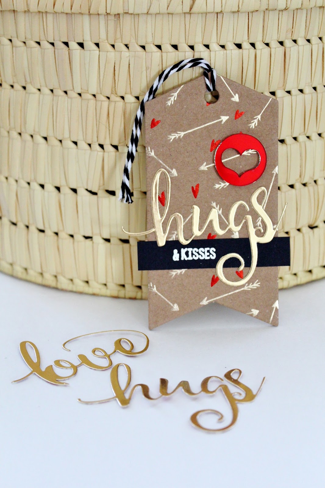 kissin-krafts-hugs-kisses-gift-tag