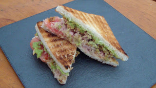 TUNA GUACAMOLE SÁNDWICH