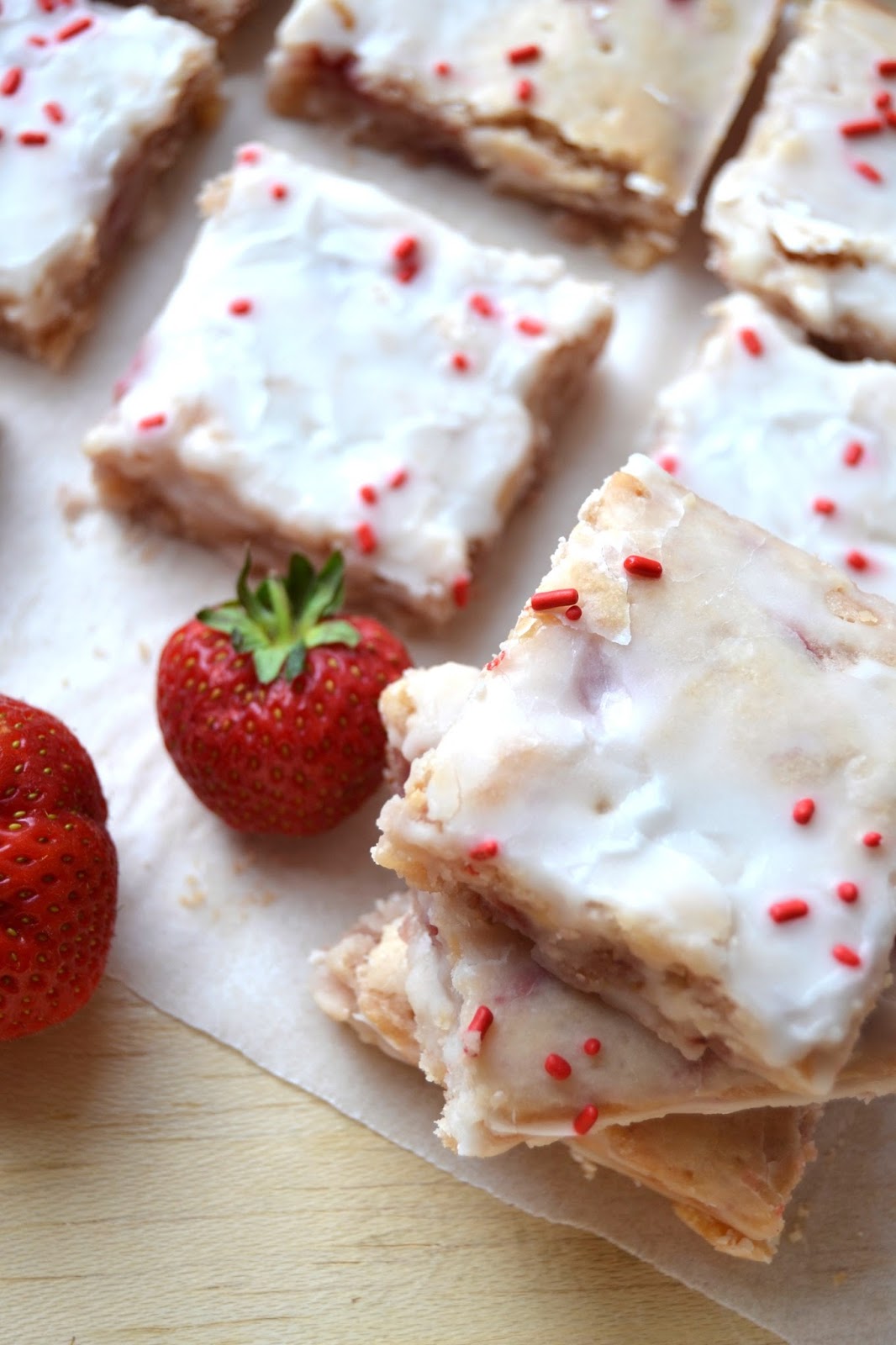 Cakeyboi Strawberry Jammy Blondies